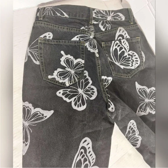 PACSUN High Rise Straight Leg
Cropped Raw Hem Butterfly
Black Jeans Size 27 - Picture 12 of 15